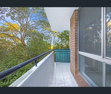 Expansive 2 Bedroom unit with leafy outlook - Photo 2