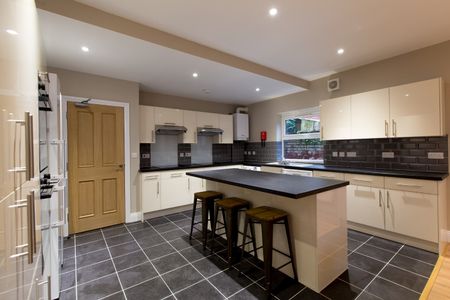 6 Bed Semi-Detached House, Coventry Road, SO15 - Photo 5