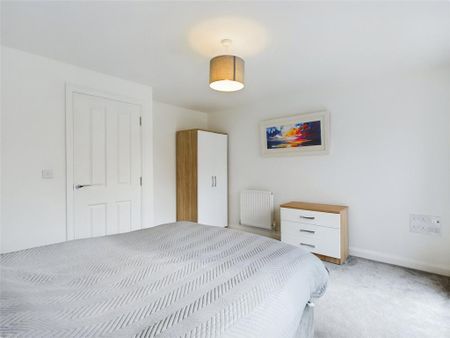 4 bedroom semi-detached house to rent - Photo 3