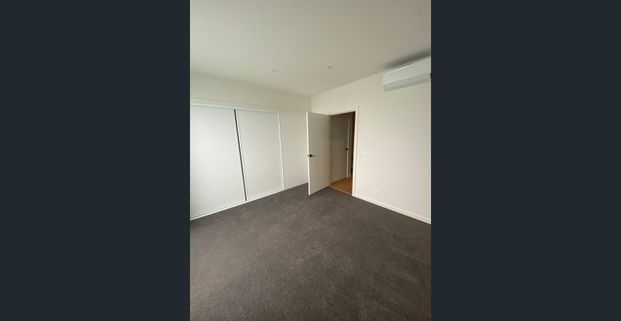 Modern Townhouse Living | 3 Bedrooms | 3 Bathrooms | Single Garage + Secure Parking - Photo 1