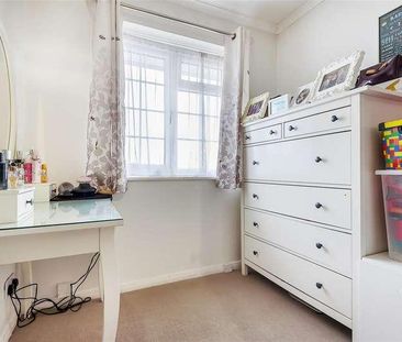 Chantry Road, Chessington, KT9 - Photo 6