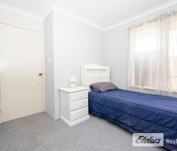 LAID BACK FAMILY LIVING WITH SIDE ACCESS AND LARGE, POWERED WORKSHOP - Photo 5