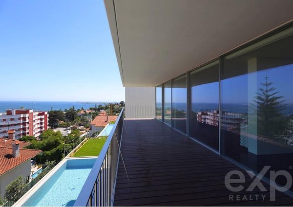 Moradia T5 para arrendamentoem Caxias Piscina  Imóvel  com possibilidade de  vir a ser mibilado .