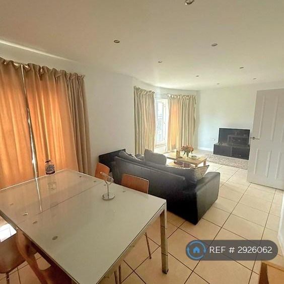 3 bedroom flat to rent - Photo 1