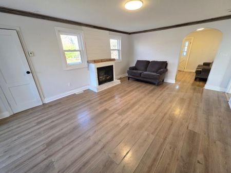 For Lease - 235 Bayview Avenue, Georgina, Ontario - Photo 3