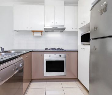 Immaculate and Convenient Two Bedroom Villa - Photo 3