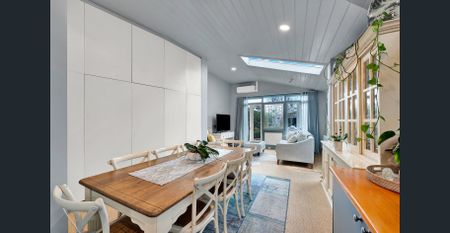 GRAND VICTORIAN ELEGANCE MEETS MODERN FAMILY LUXURY - Photo 2