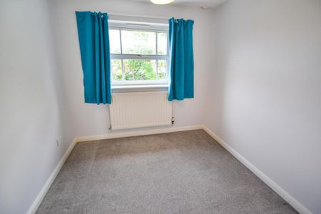 3 bedroom end of terrace house to rent - Photo 2