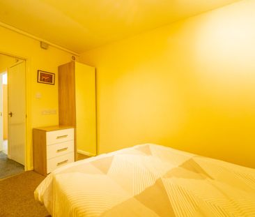 First Floor, 15 Beckside Gardens, Melrosegate - Photo 2