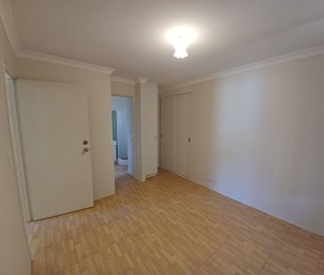 Solar Panels & Air Con - Photo 3