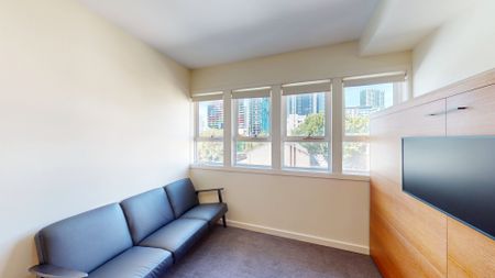 Fully Furnished, Light-Filled Studio Apartment in Prime Carlton Location - Photo 5