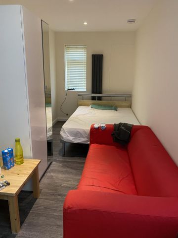 1 bedroom in a house share to rent - Photo 4