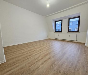 Bonus: 2 months rent free!!! Beautifully renovated apartment, quiet... - Photo 1