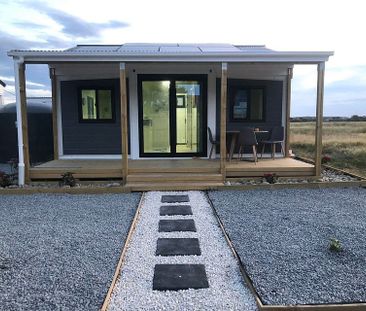 Land lease with a self-contained off-grid house - Photo 1