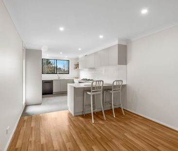 Spacious Three-Bedroom Apartment with Brand-New Kitchen and Bathroom! - Photo 5