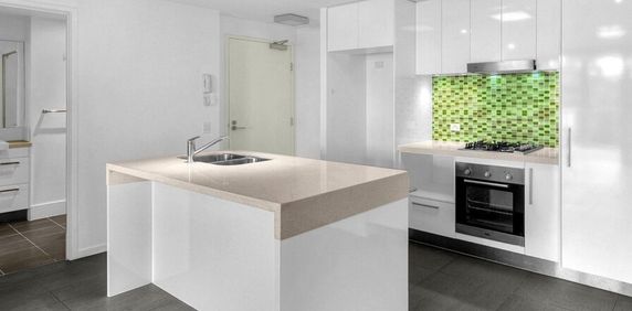 EXCELLENT LAYOUT 2 bedroom 1 bath apartment WITH car parks - Photo 2