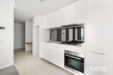 207/108 Flinders Street, Melbourne - Photo 2