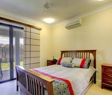 Spacious Family Home with Double Gate Access - Photo 2