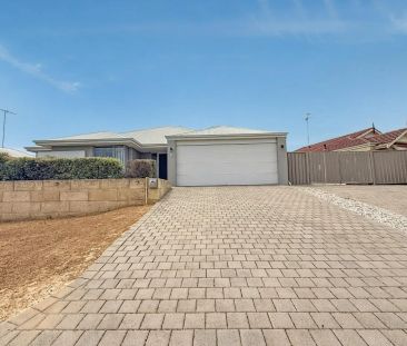 Spacious Coastal Family Living with Side Access - Just 800m to Melr... - Photo 4