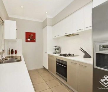 Spacious 4-Bedroom Home + Separate Studio in location - Photo 4