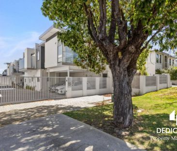 Stunning Modern Living - Photo 2