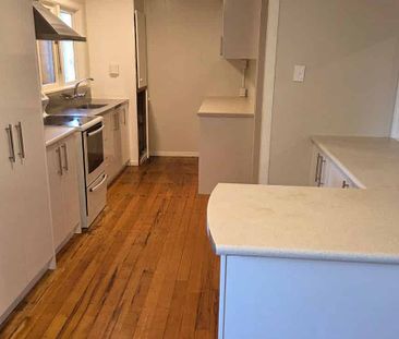 Charming 3BR Home - Photo 3