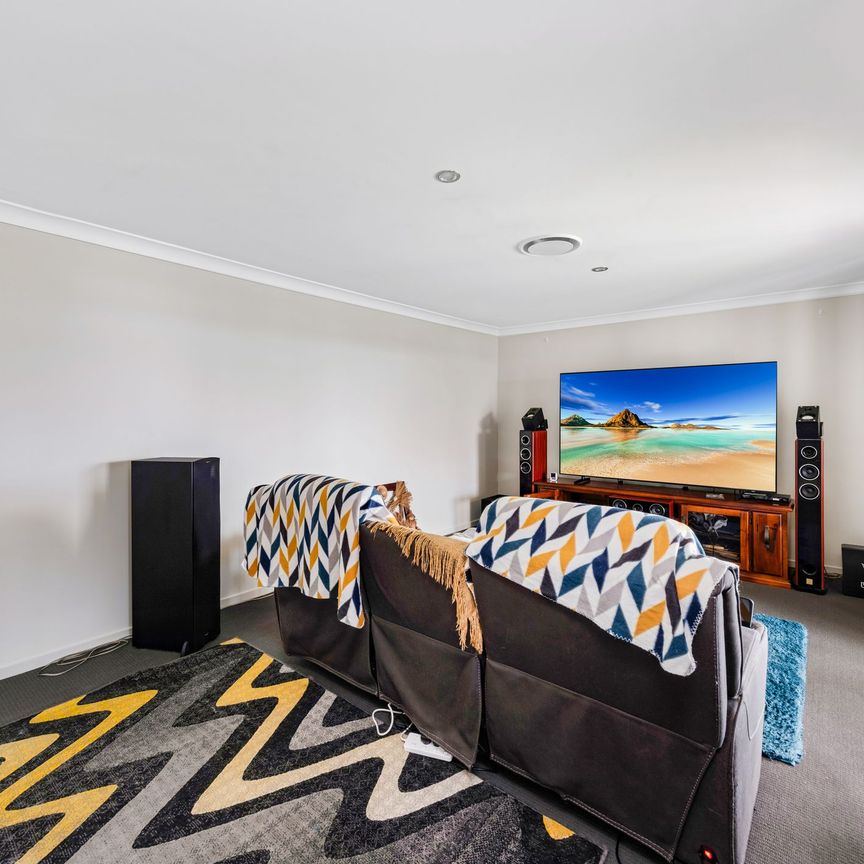 Fully Ducted AC and in Quiet Neighbourhood! - Photo 1