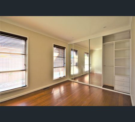 4 Walpa Court, Westmeadows, Vic 3049 - Photo 2