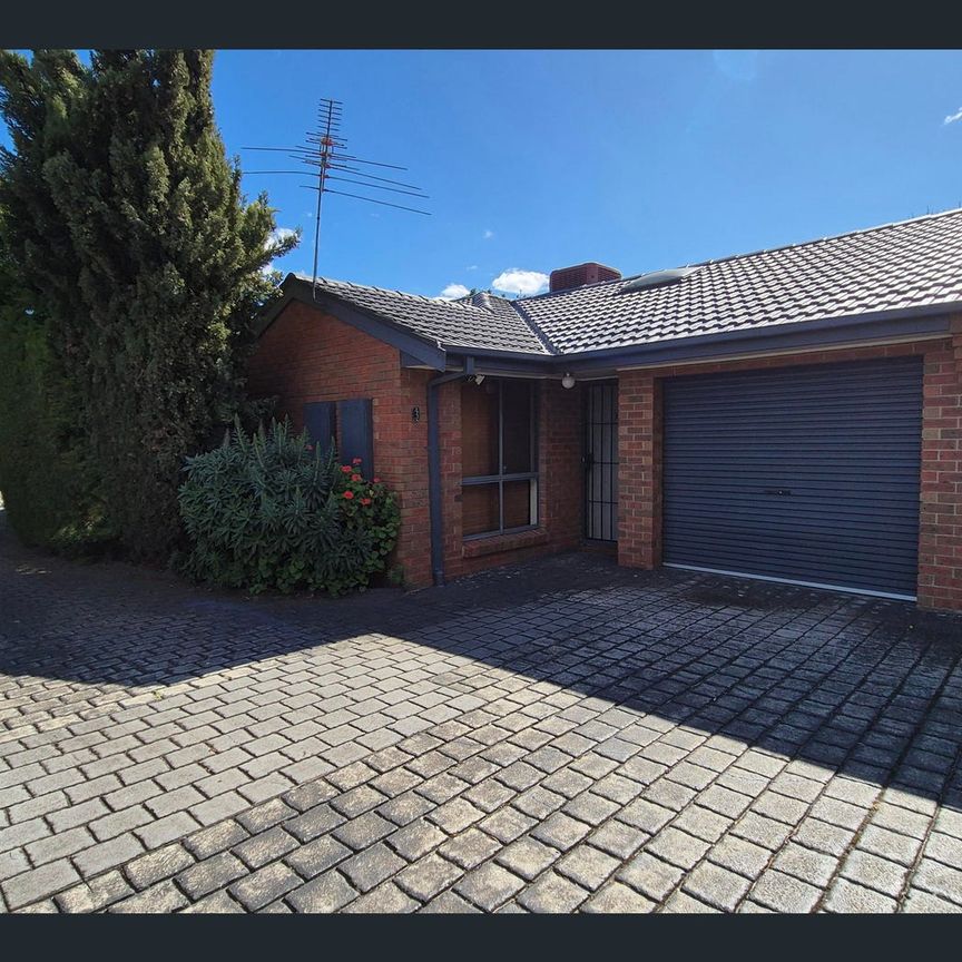 36 Wonganella Drive, Keilor East, Vic 3033 - Photo 1