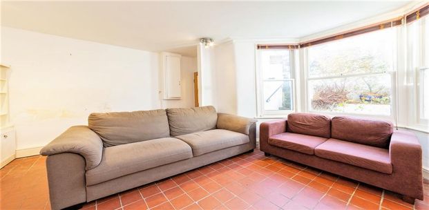 Stunning Apartment With Private Patio - Photo 1