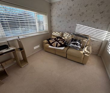 4 bedroom detached house to rent - Photo 3