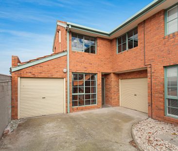 SPACIOUS DOUBLE STOREY TOWNHOUSE - Photo 4