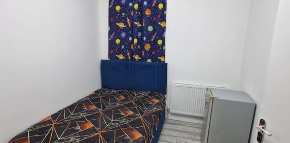 Room in a Shared House, London, E10 - Photo 2