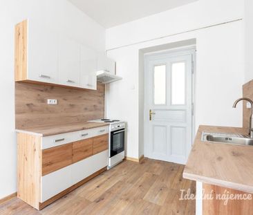 Pronájem bytu 3+1 98 m2 - Fotografie 2