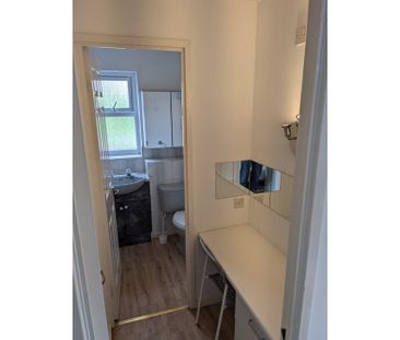 Studio Flat, Captains Place, SO14 - Photo 2