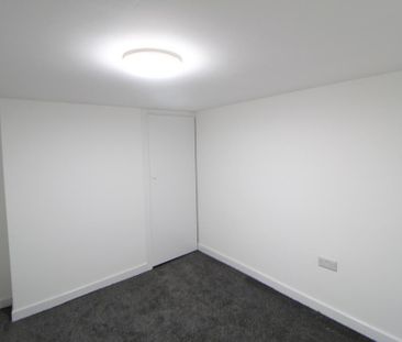 3 bedroom end of terrace house to rent - Photo 2