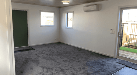 Stylish Two Bedroom Townhouse - Photo 5