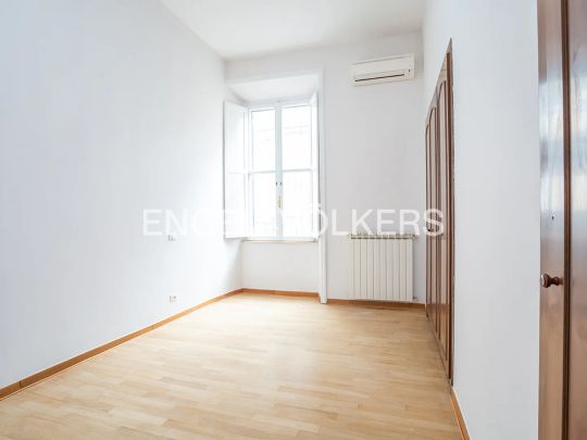 Appartamento elegante in edificio storico con ascensore e portineria - Photo 1