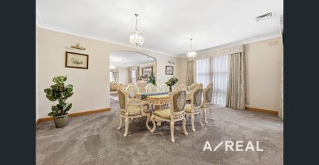 Grand Fully Furnished 5-Bedroom Residence with Indoor Heated Pool — Garden & Pool Service Included - Photo 5