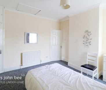 2 bedroom semi-detached house to rent - Photo 5
