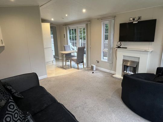 2 bedroom property to rent - Photo 1