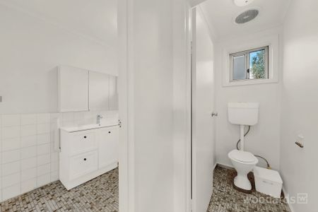 A Perfect Blend of Space, Style and Simplicity - Photo 5