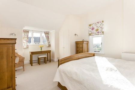 4 bedroom semi-detached house to rent - Photo 5