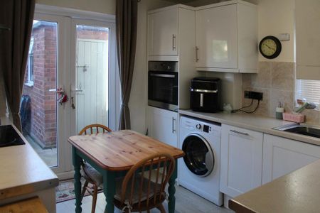 2 bedroom apartment to rent - Photo 4