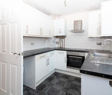 2 bedroom terraced house to rent - Photo 4