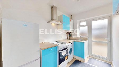 3 bedroom end of terrace house to rent - Photo 4