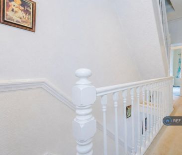 4 bedroom end of terrace house to rent - Photo 5