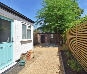 Charming 2 bedroom semi detached cottage with secluded rear garden ... - Photo 3