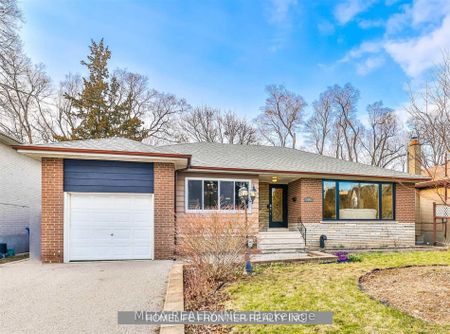 Detached Home For Lease | C8128882 - Photo 4