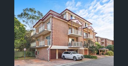 2 Bedroom with Lock Up Garage in Small complex - Photo 2